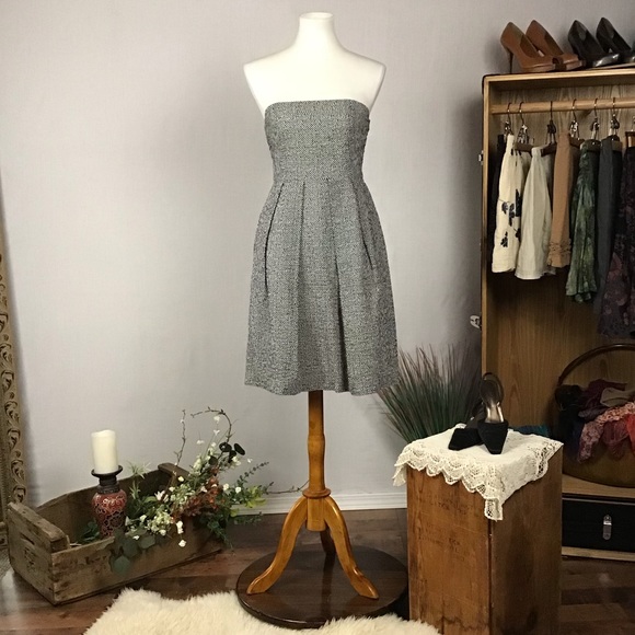 J. Crew Dresses & Skirts - J.Crew strapless mini. Dark navy w/ white. Size 2